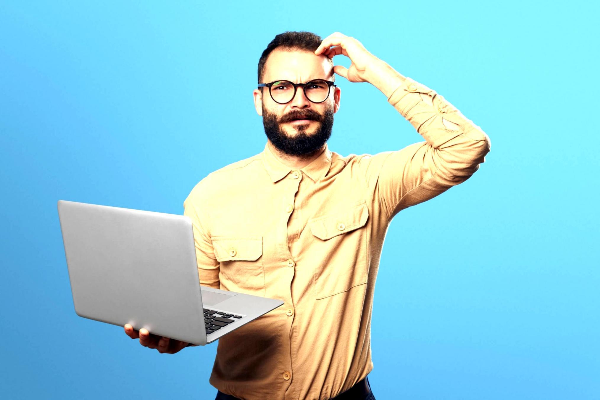 Analyse financière moderne avec documents et outils numériques